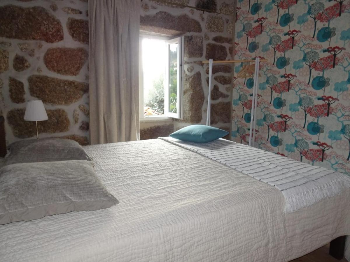 A Casa Com 2 Pereiras Bed & Breakfast Terras de Bouro Exterior foto