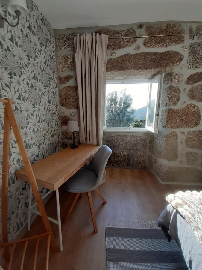 A Casa Com 2 Pereiras Bed & Breakfast Terras de Bouro Exterior foto