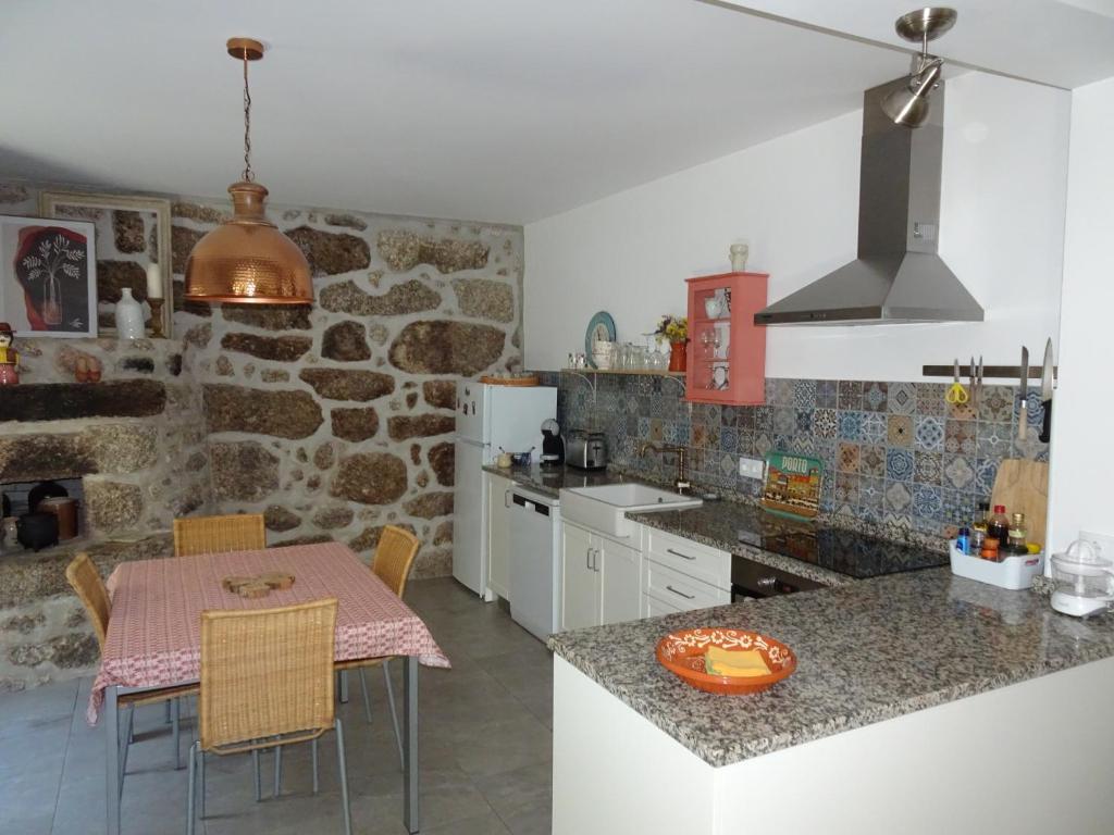 A Casa Com 2 Pereiras Bed & Breakfast Terras de Bouro Exterior foto